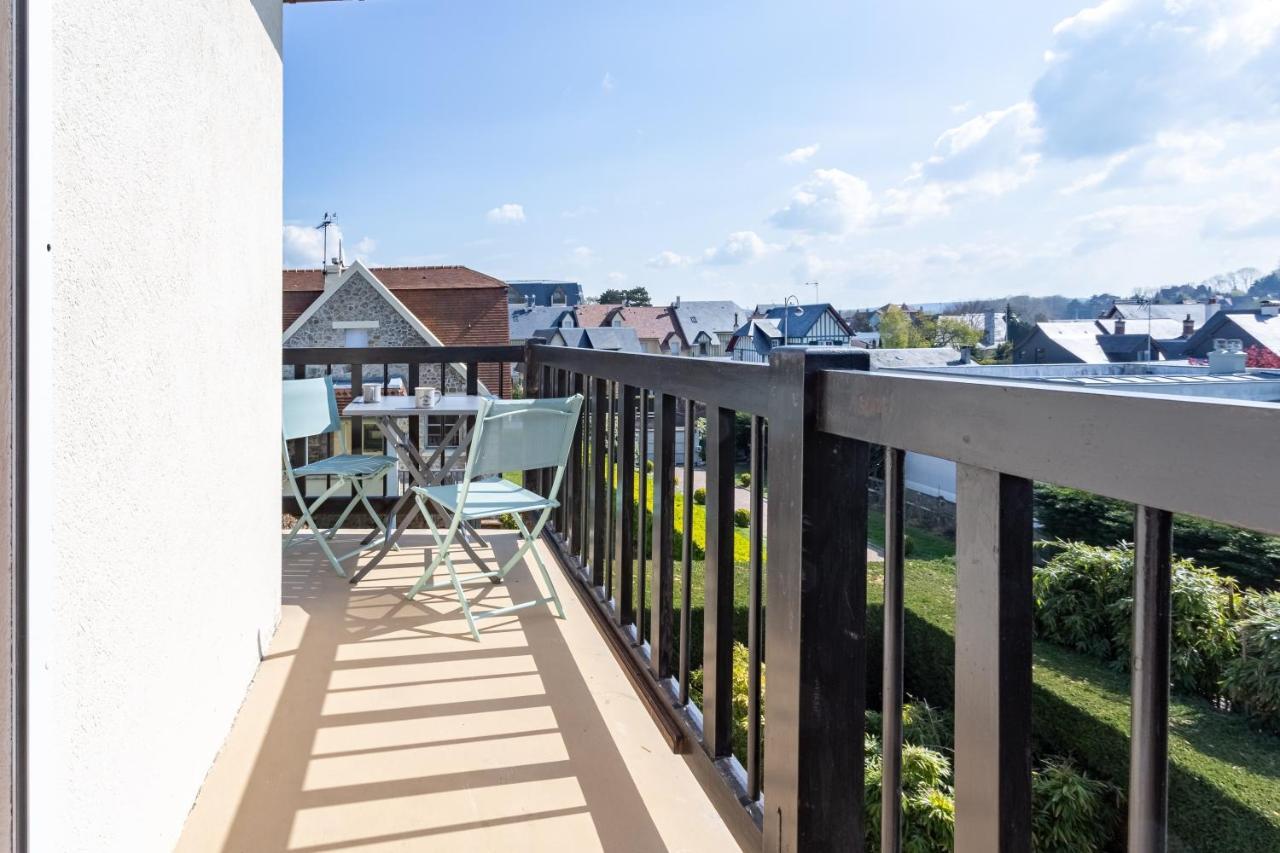 Le Carrousel - Appartement Avec Studio Attenant Deauville Luaran gambar